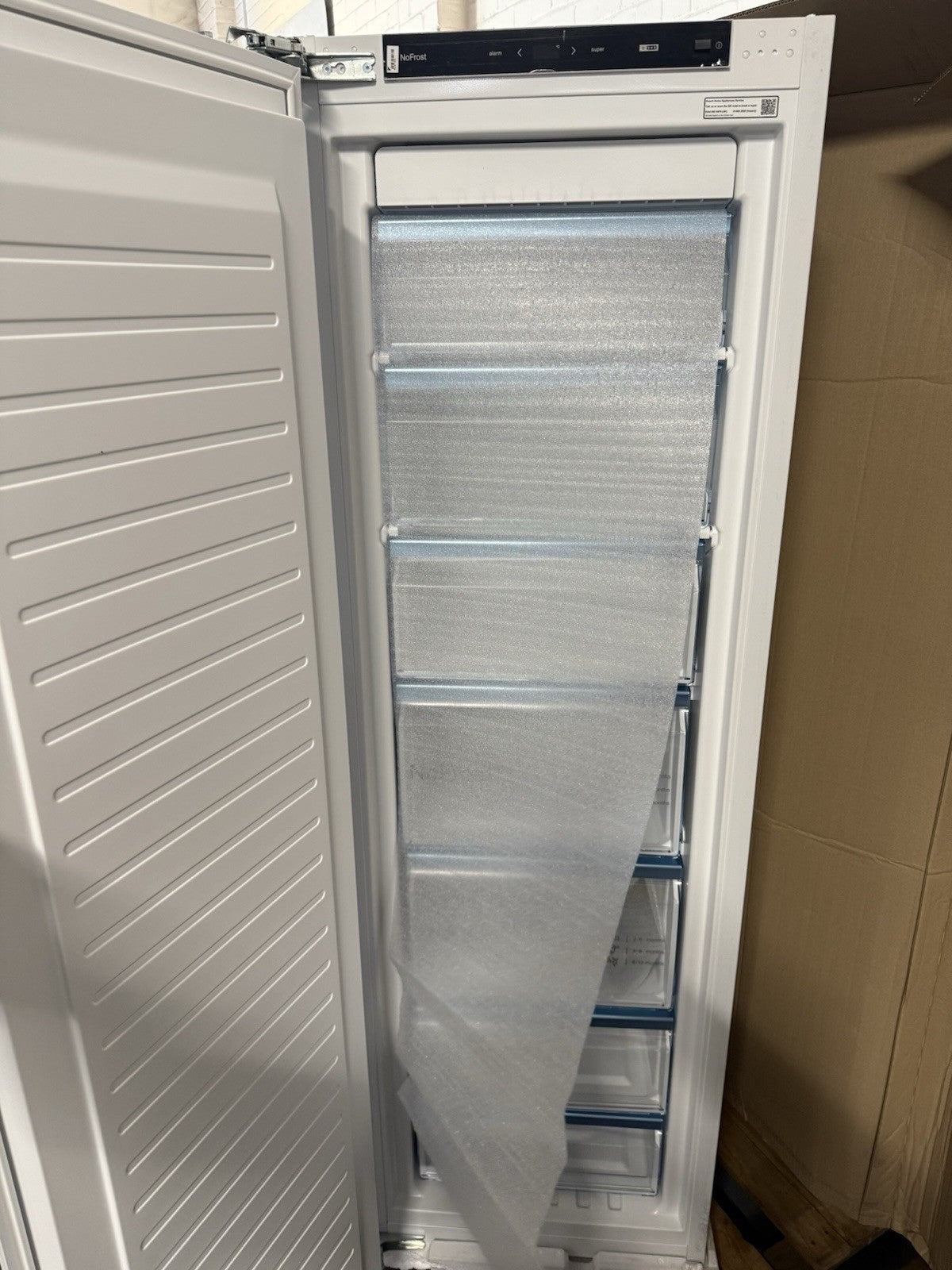 Bosch GIN81VEE0G Integrated Frost Free Freezer - White RRP £999