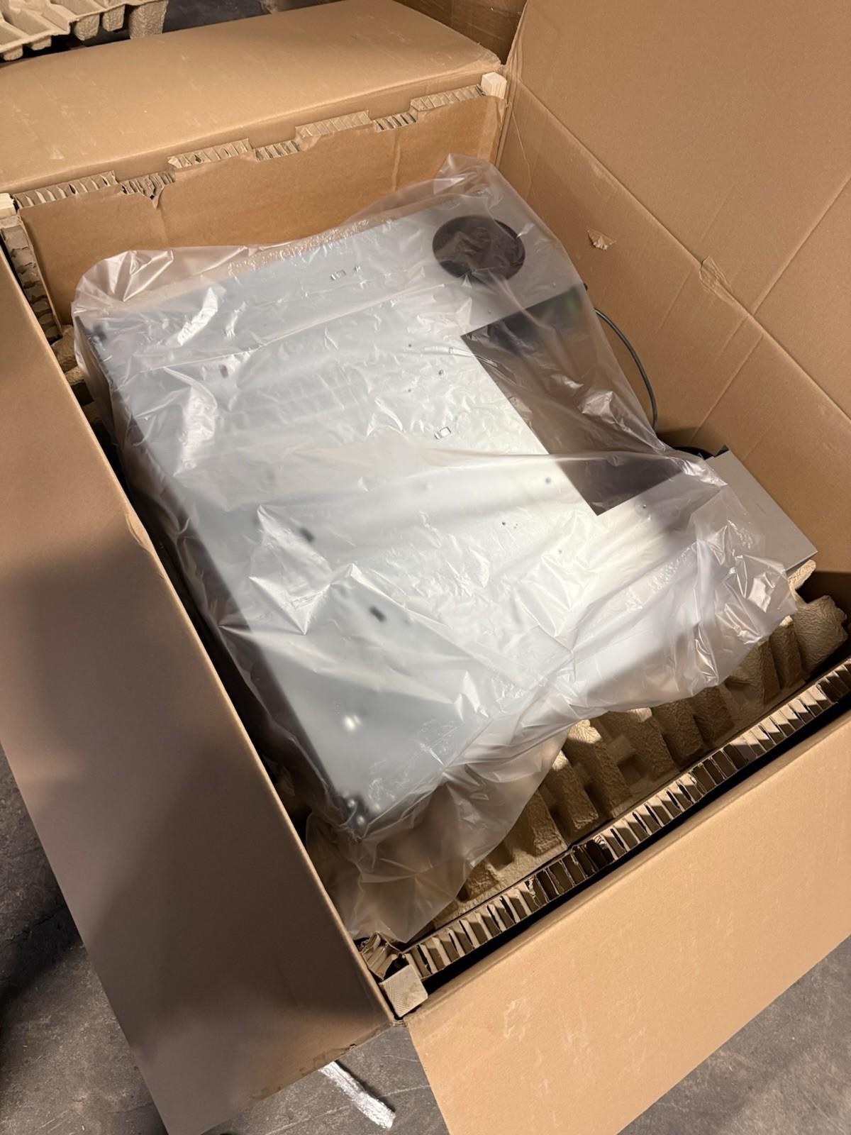 NEFF N90 I88WMM1S7B Glass & steel Downdraft Cooker Hood (W)80cm Black RRP £2199