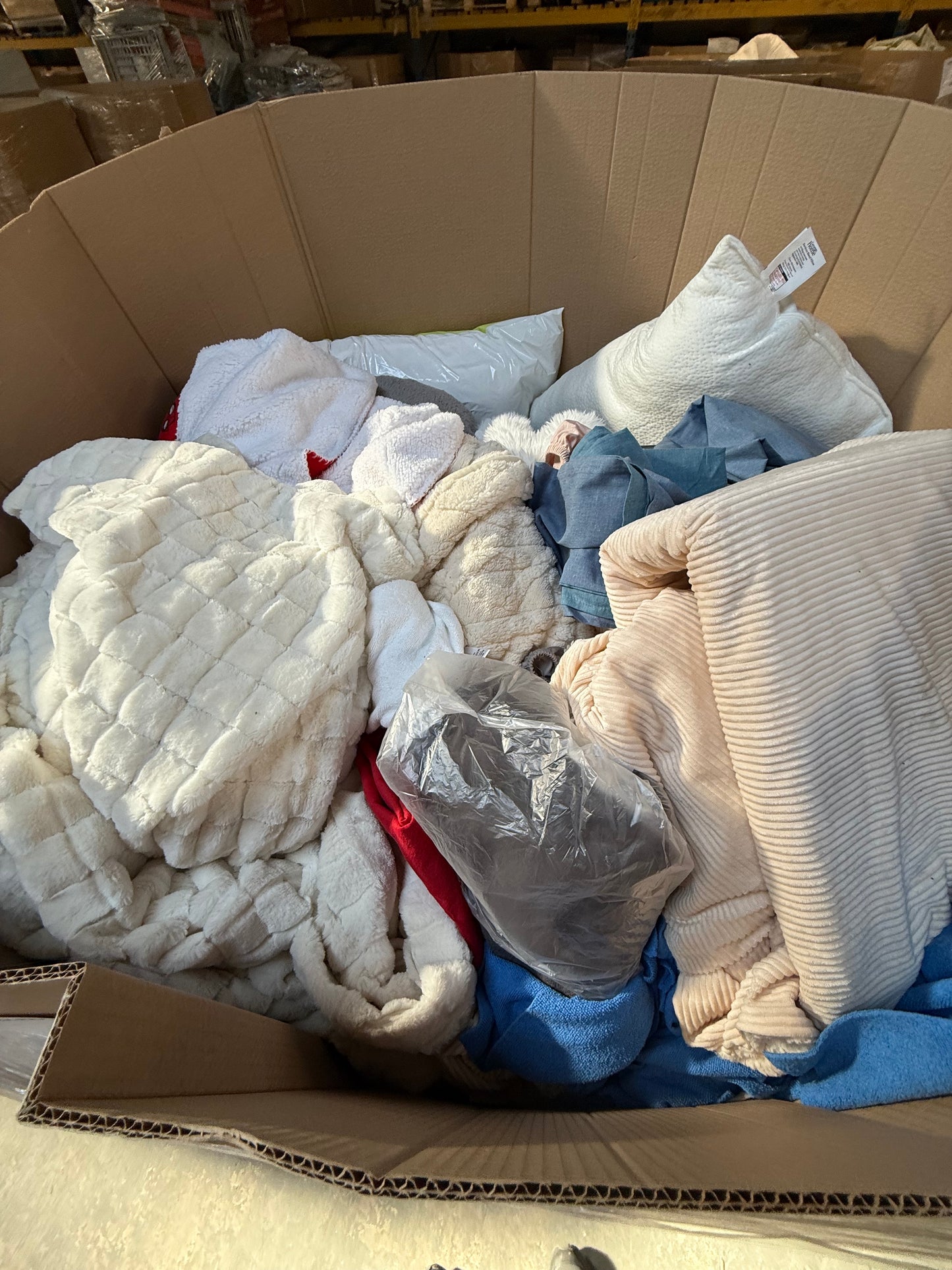 Truckload of Textile and Bedding Returns – 23 Pallets