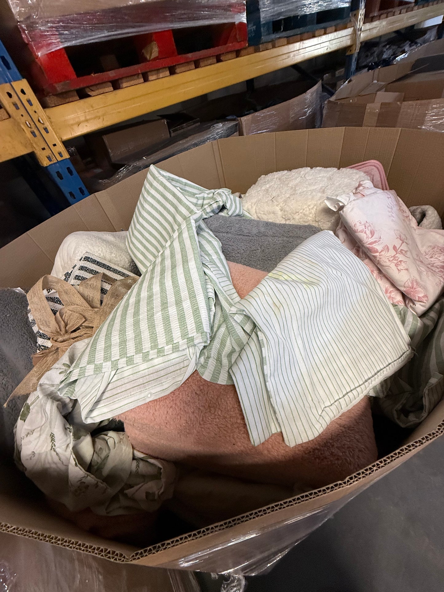 Truckload of Textile and Bedding Returns – 23 Pallets