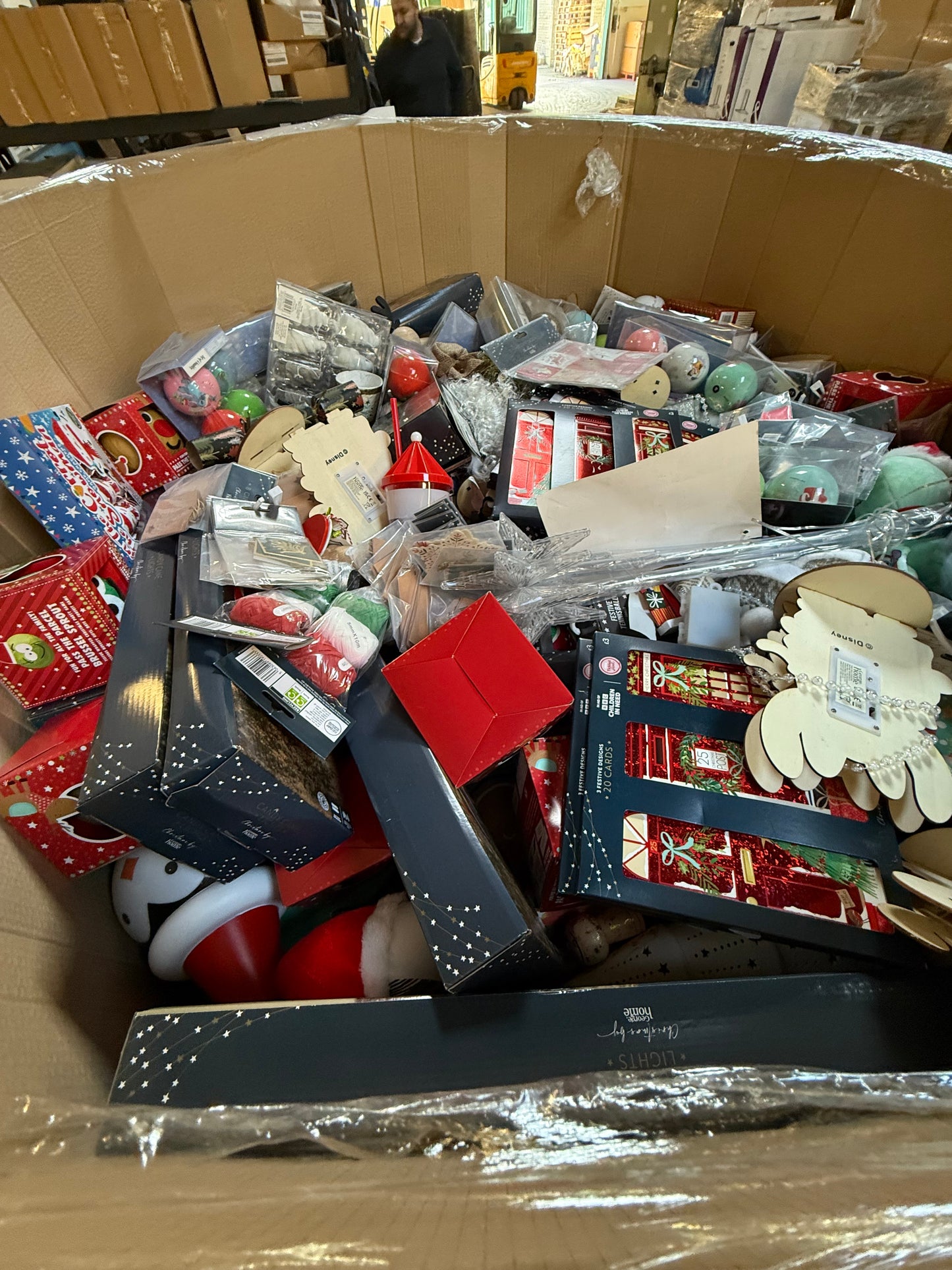 🎄 Christmas Items Pallet Joblot Wholesale Stock - Returns & Overstock 🎁