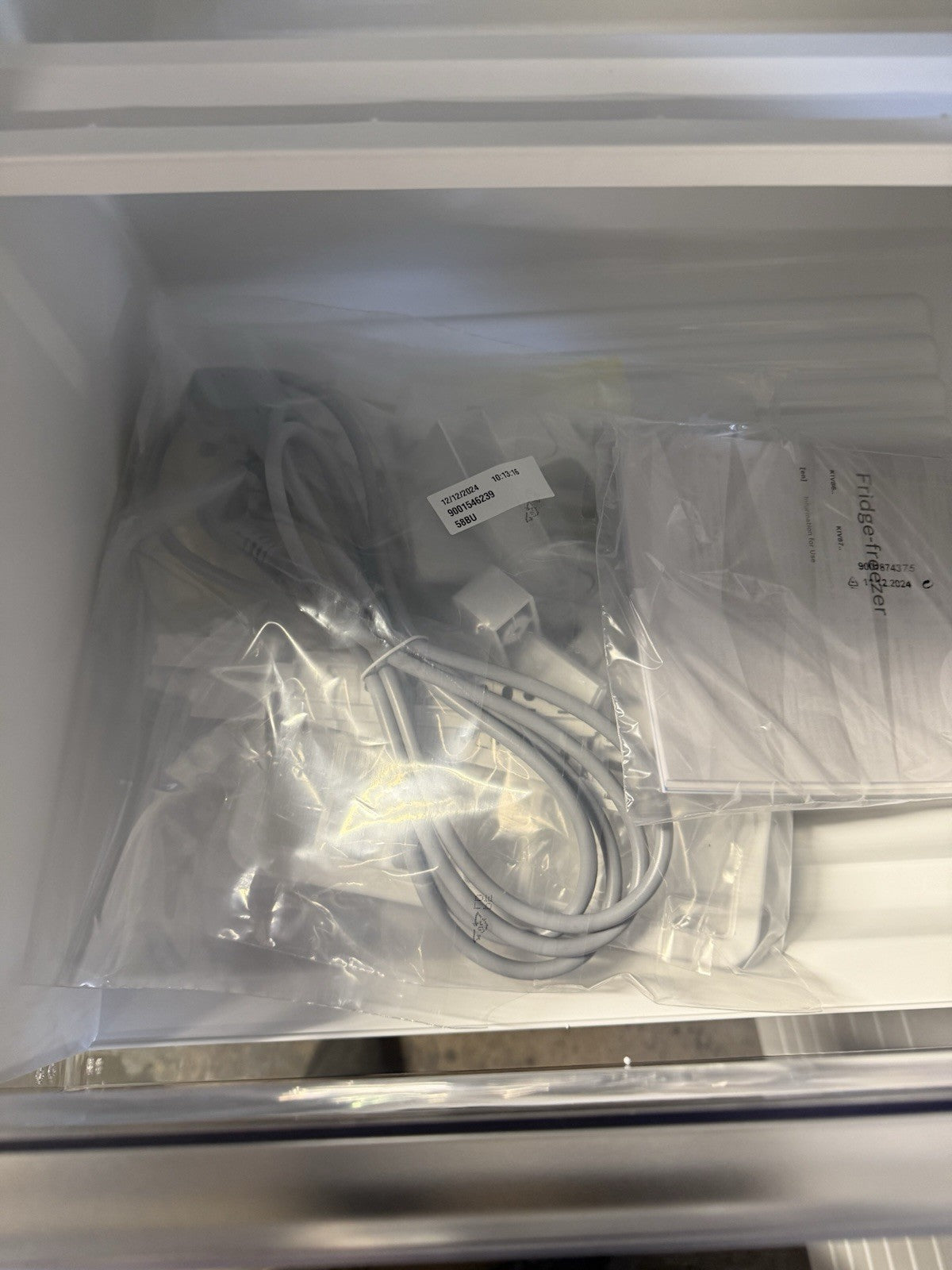 Bosch Series 2 KIV87NSE0G 70/30 Integrated Fridge Freezer with Sliding Hinge