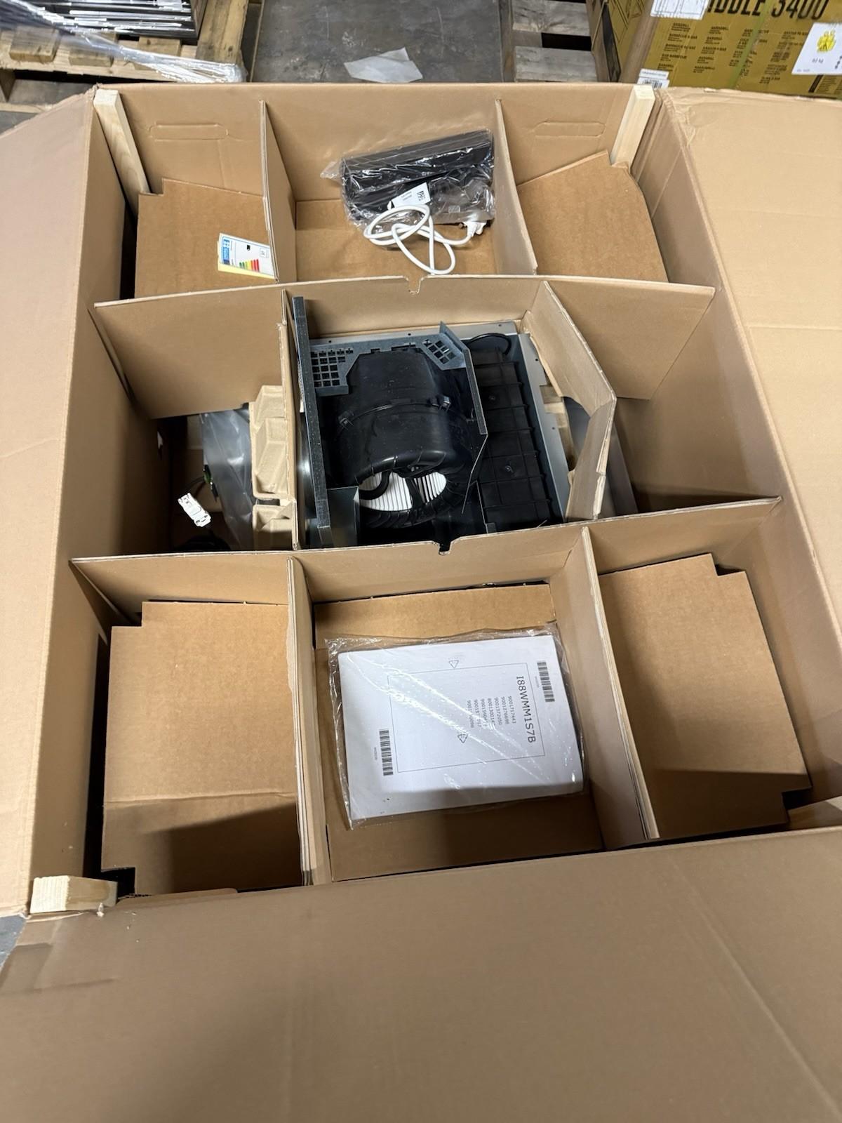 NEFF N90 I88WMM1S7B Glass & steel Downdraft Cooker Hood (W)80cm Black RRP £2199