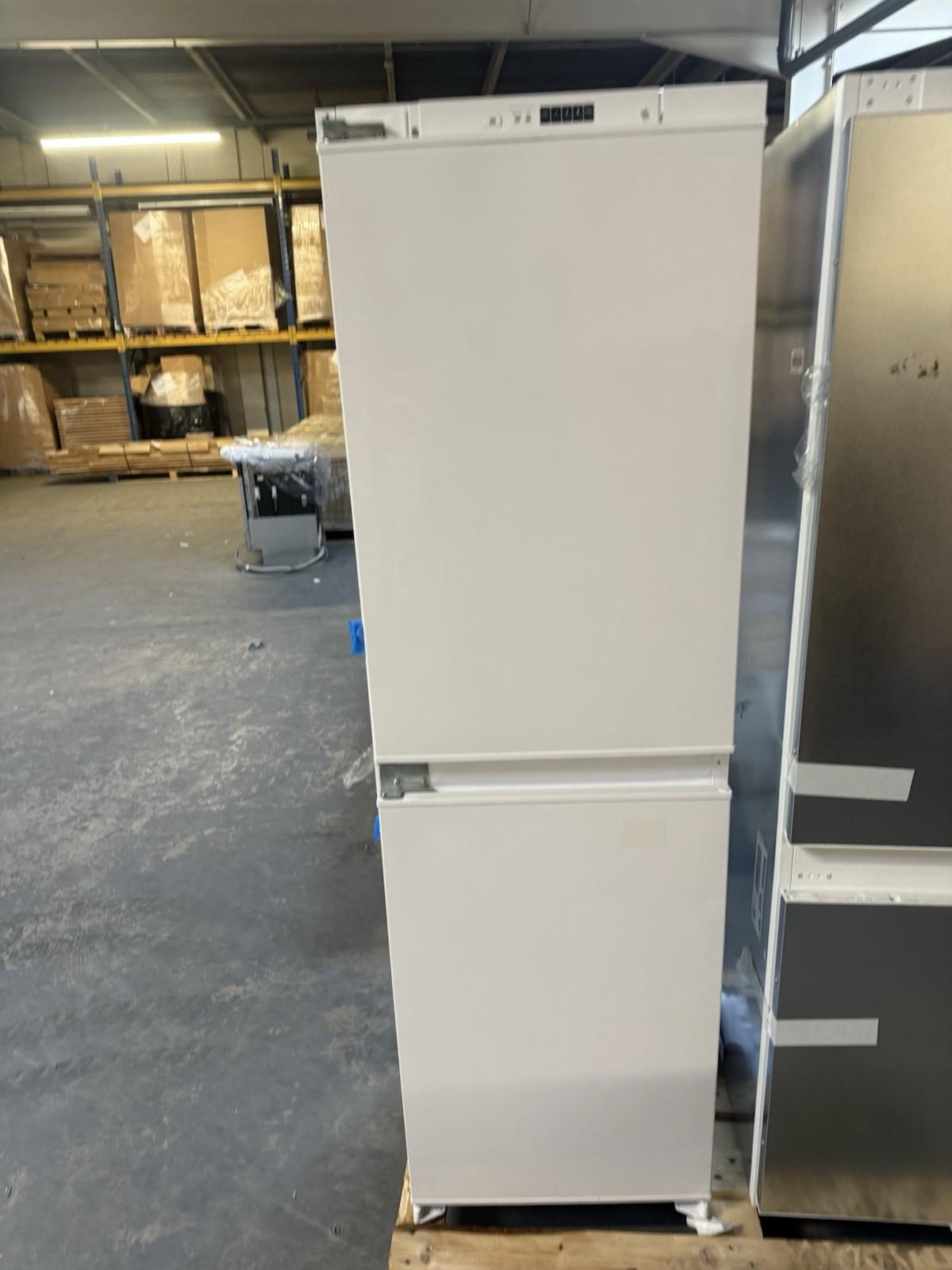 GoodHome GHBI5050UK 50:50 Classic Built-in Frost Free Fridge Freezer Gloss White