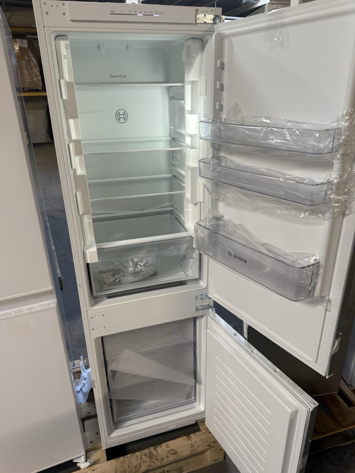 Bosch KIN86NSE0G 60:40 Traditional Built-in Frost Free Fridge Freezer - White