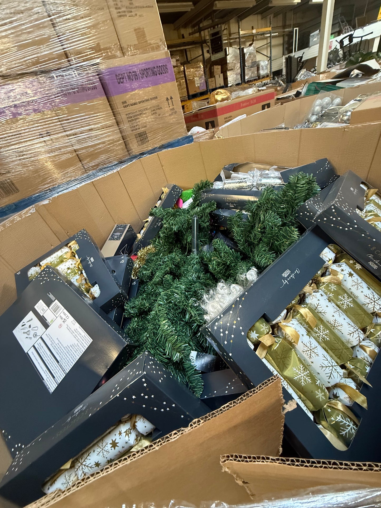 🎄 Christmas Items Pallet Joblot Wholesale Stock - Returns & Overstock 🎁