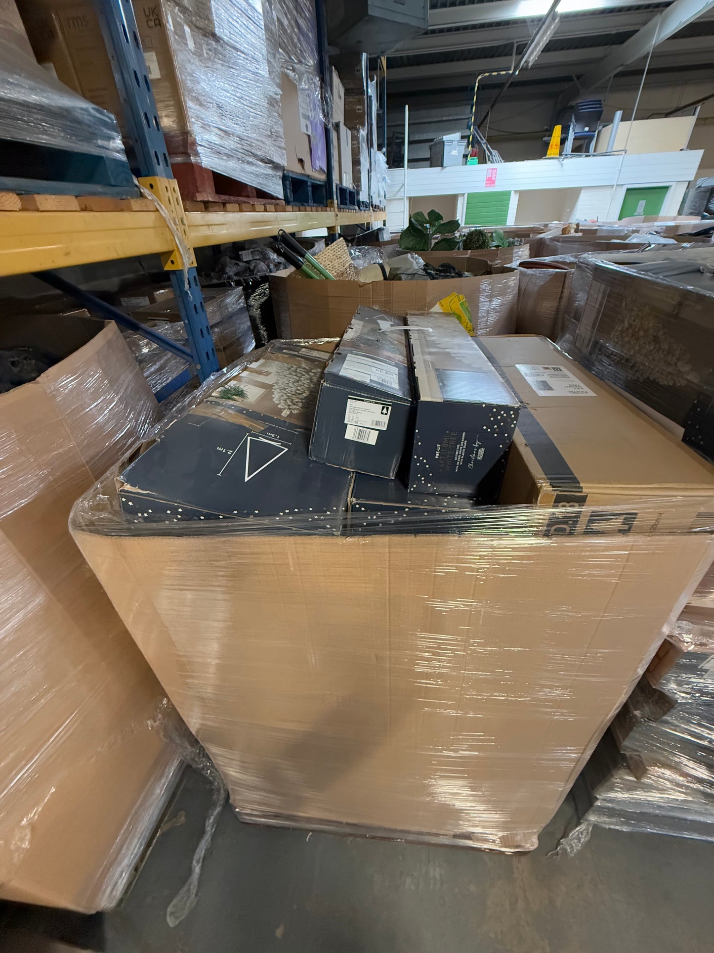 Truckload of Christmas Stock – 23 Pallets – Returns & Overstock