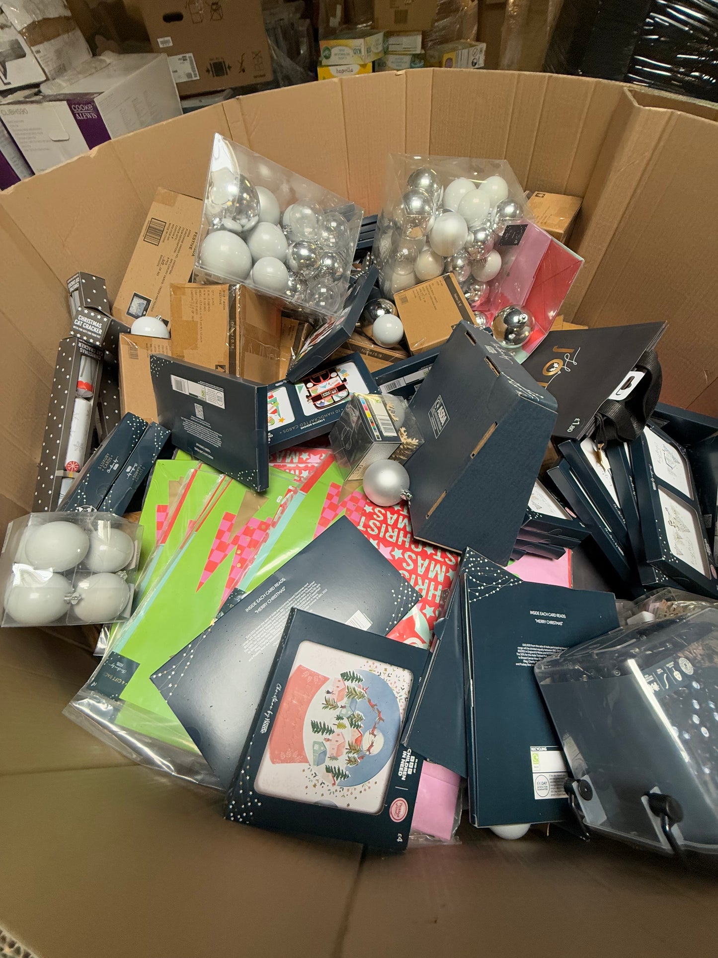 🎄 Christmas Items Pallet Joblot Wholesale Stock - Returns & Overstock 🎁