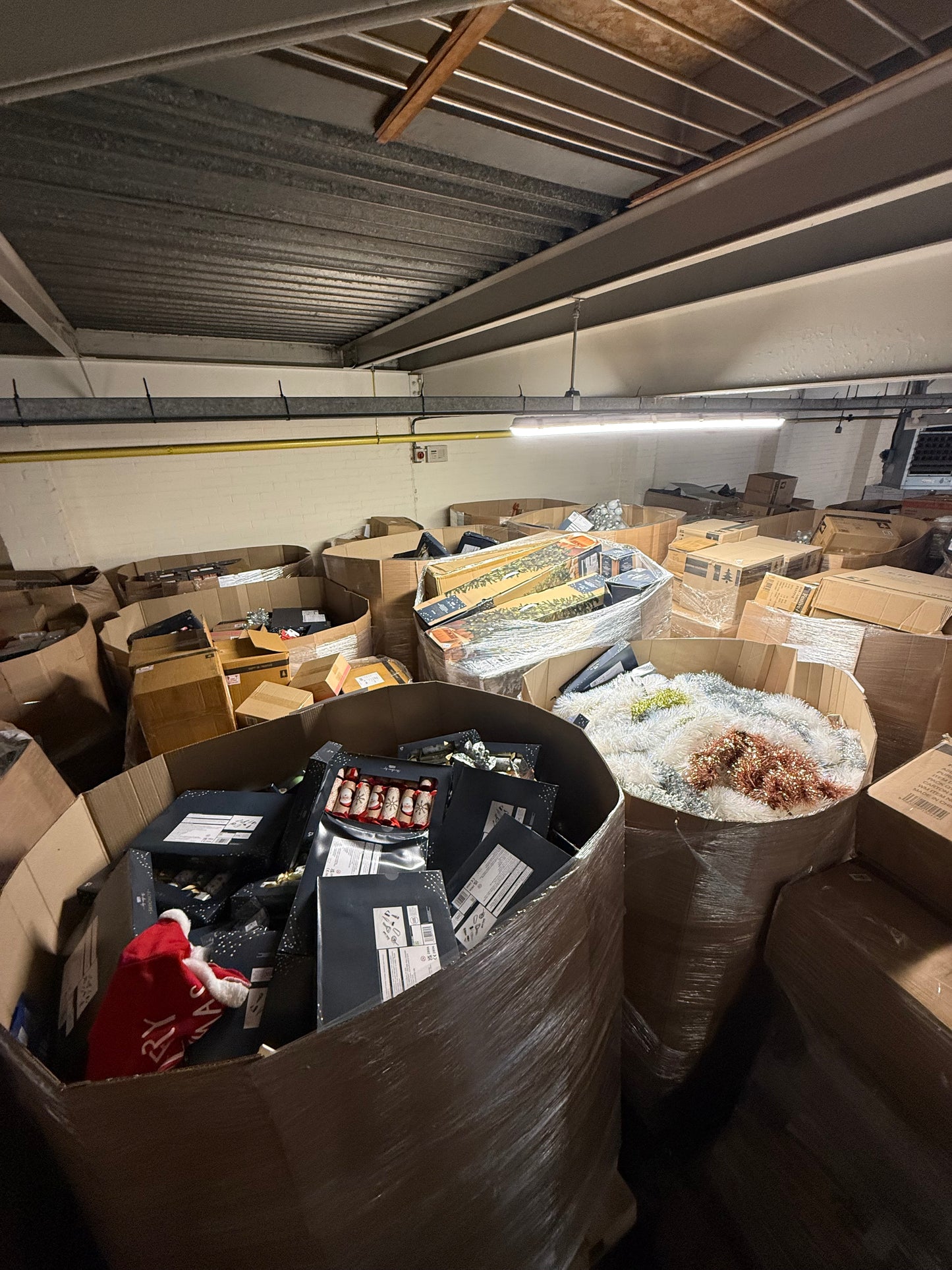 Truckload of Christmas Stock – 23 Pallets – Returns & Overstock