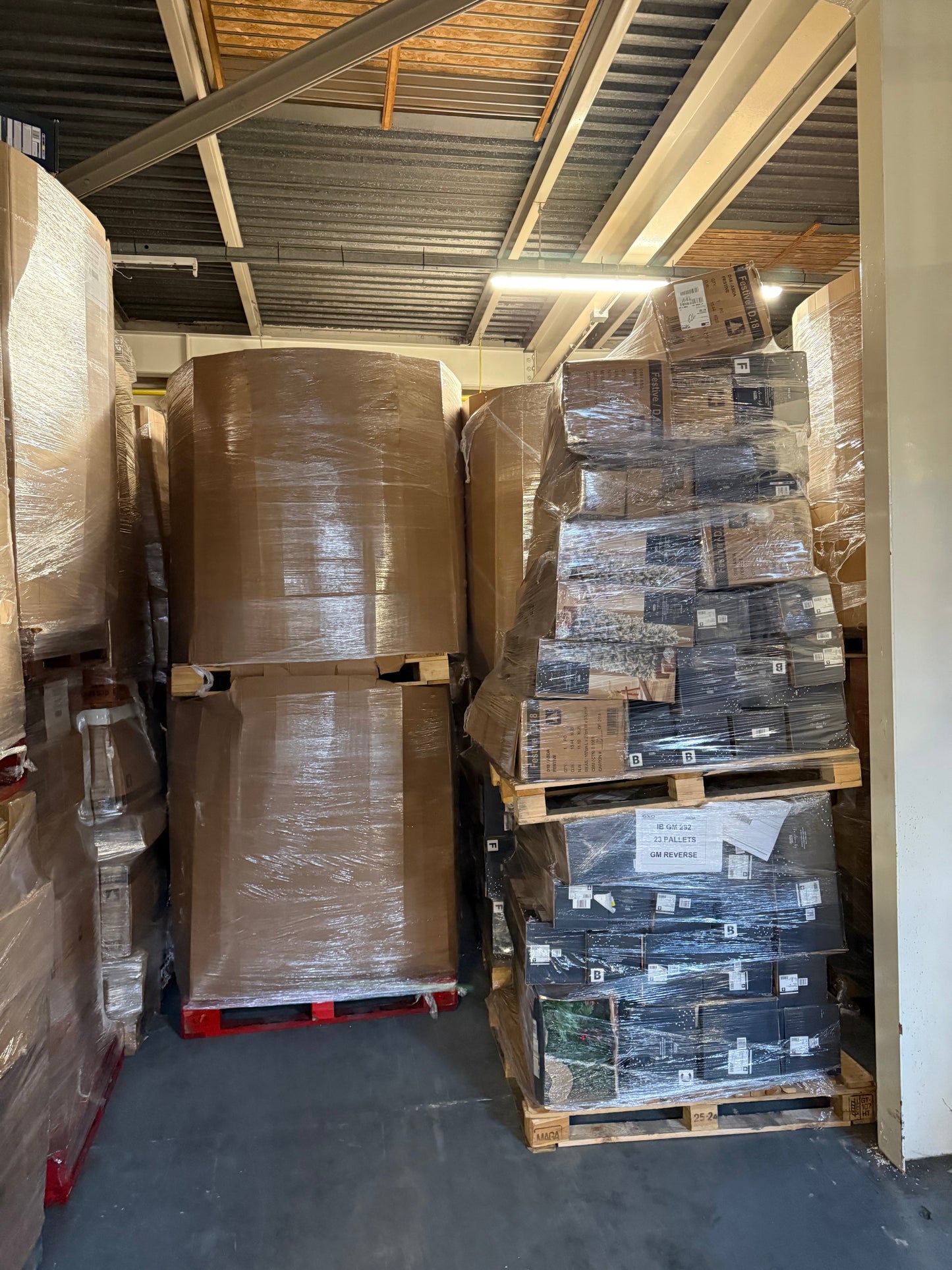 Truckload of Christmas Stock – 23 Pallets – Returns & Overstock