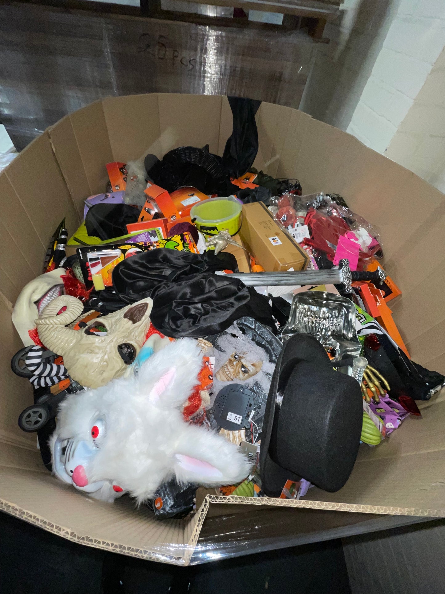 Halloween Items Pallet Joblot Wholesale Stock - Returns & Overstock