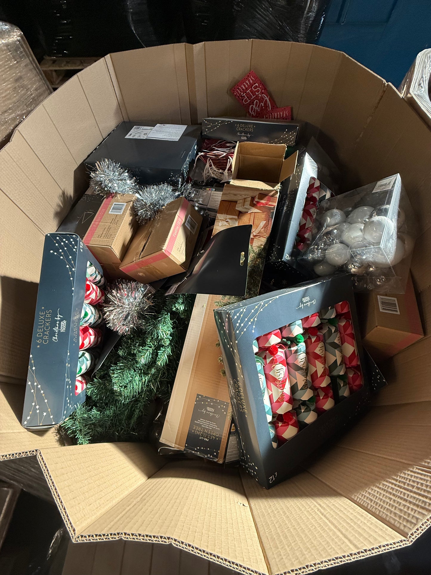 🎄 Christmas Items Pallet Joblot Wholesale Stock - Returns & Overstock 🎁
